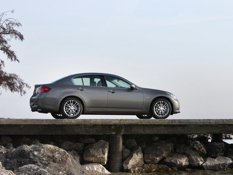  Infiniti G37 2010 года  (EU) (фото 4 из 53)